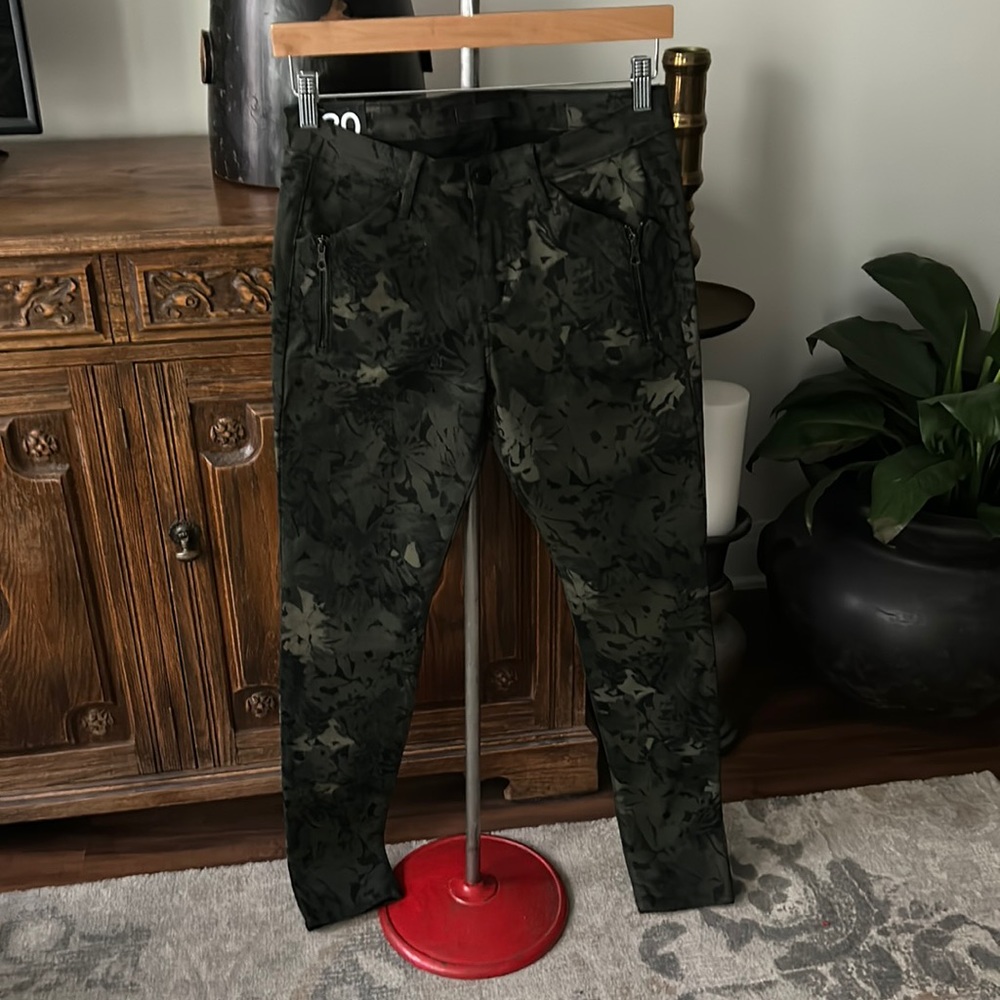 NWT Joe’s Jeans Camo Green Leaf Print Moto Pants Made in USA
